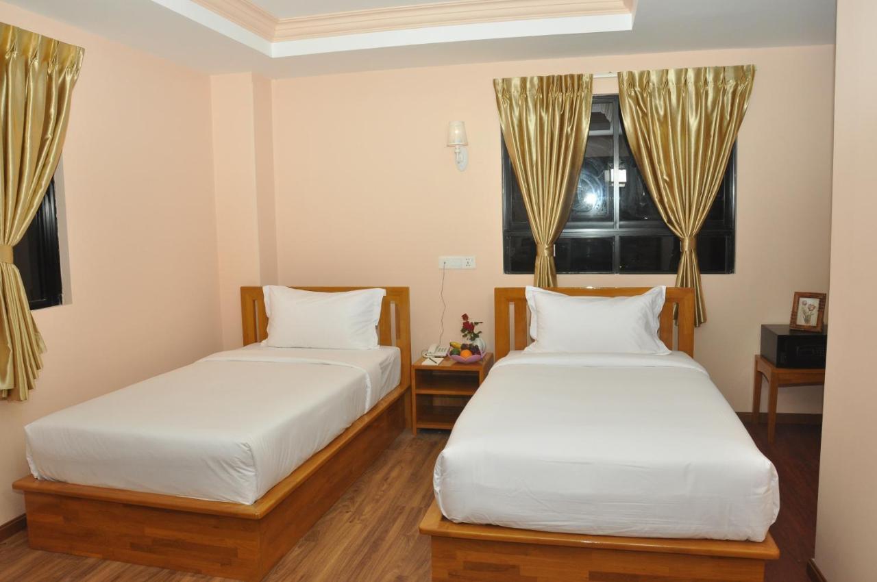 Royal Landmark Hotel Yangon Exterior photo
